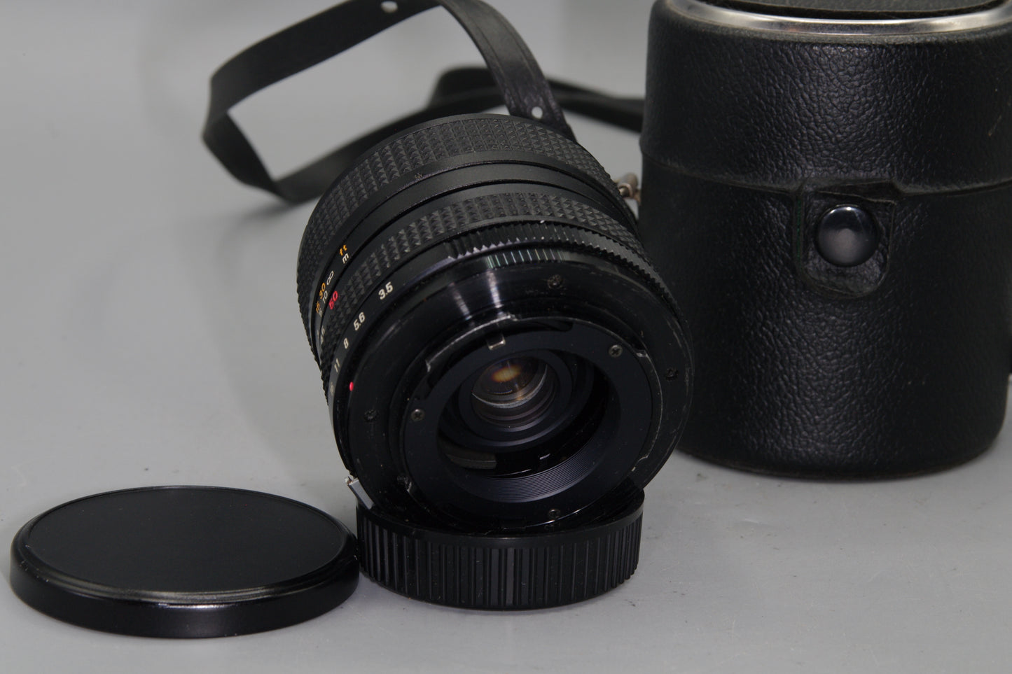 Super Paragon PMC 28–50mm f/3.5–4.5 Zoom Lens – OM Mount, Manual Focus