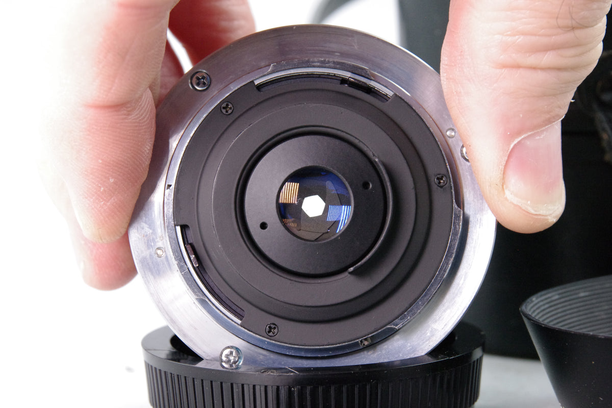 Olympus OM-System G.Zuiko Auto-W 28mm f3.5 Lens Case Hood Caps Excellent