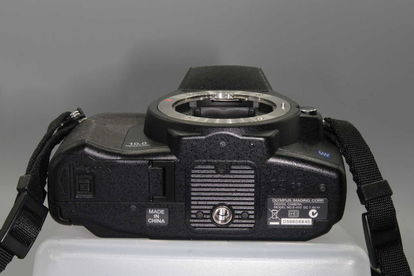 Olympus E-410 10MP 4/3 DSLR Body - Low S/C 2089