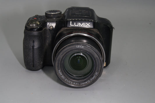 Panasonic Lumix DMC-FZ48 12.1MP Bridge Camera , 24x Leica  PLS READ