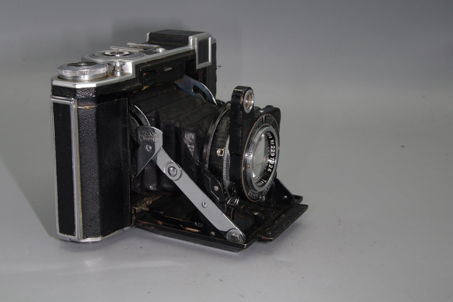 Zeiss Ikon Super Ikonta 532/16 – 6x6 – Tessar 8cm f/2.8 – Folding RF – VGC