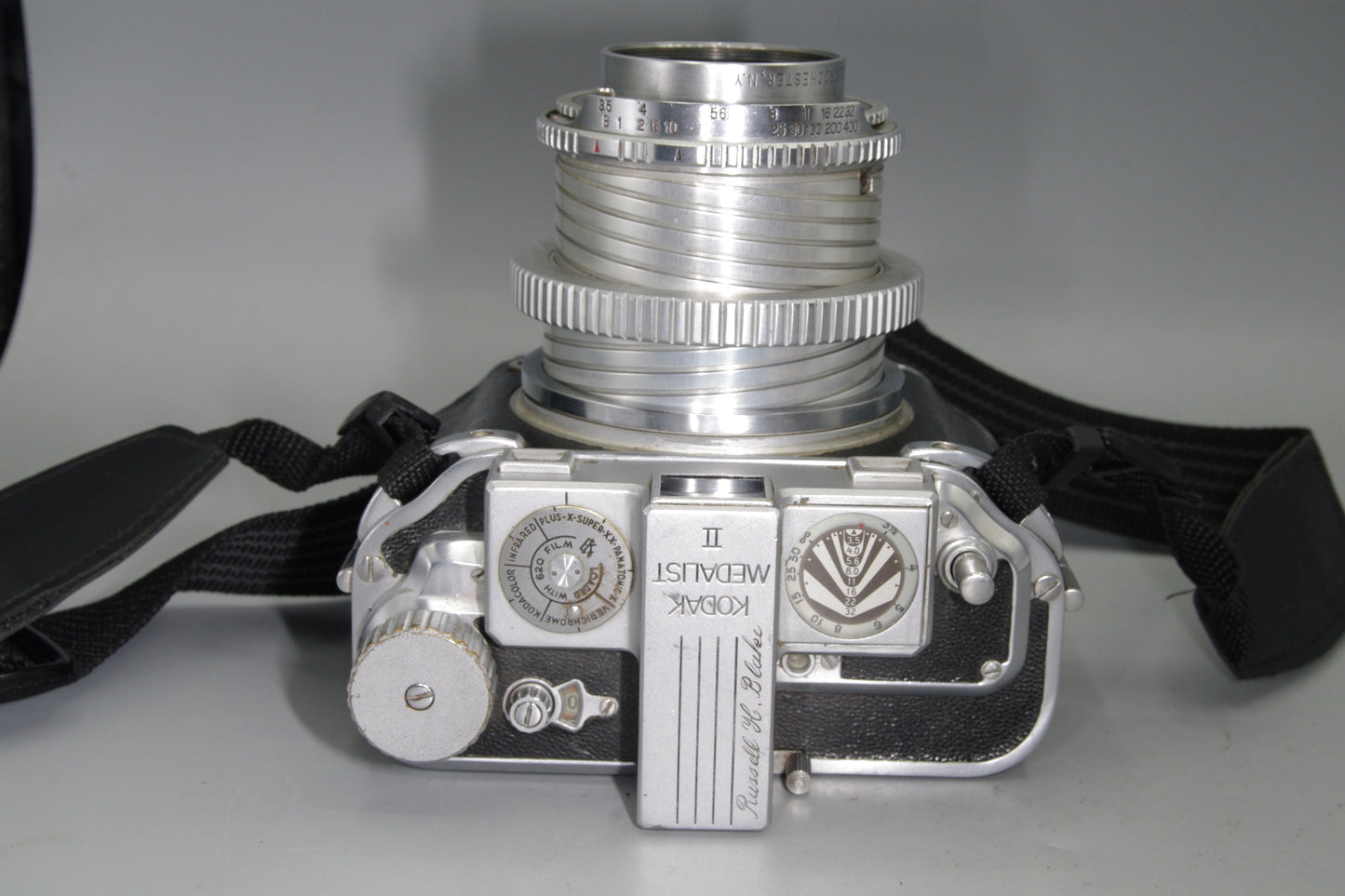 Kodak Medalist II – 6×9 Rangefinder – Ektar 100mm f/3.5 – US Military Icon