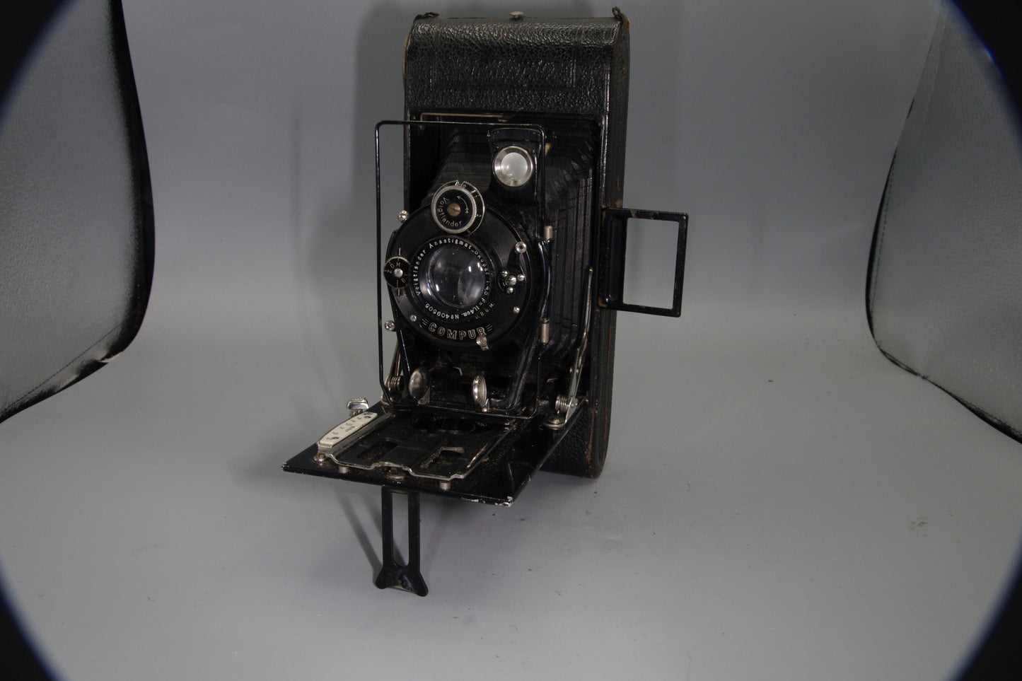 Vintage Voigtländer Folding Camera with Skopar 11.4cm f/4.5 Lens and Compur Shutter – Circa 1930s