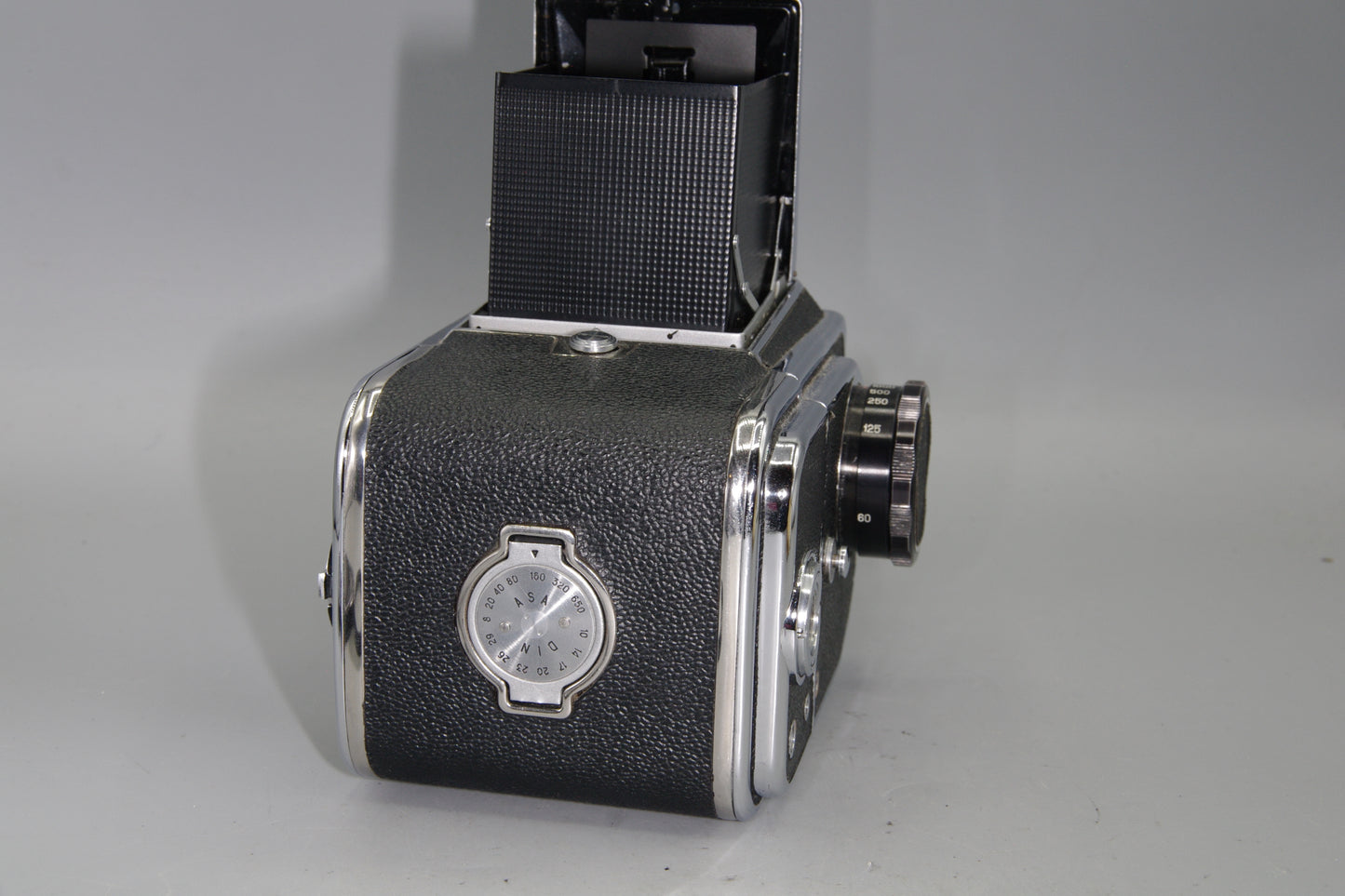 Kiev 80 Medium Format 6×6 SLR Film Camera – Vega-12B 90mm f/2.8 Lens – USSR Made