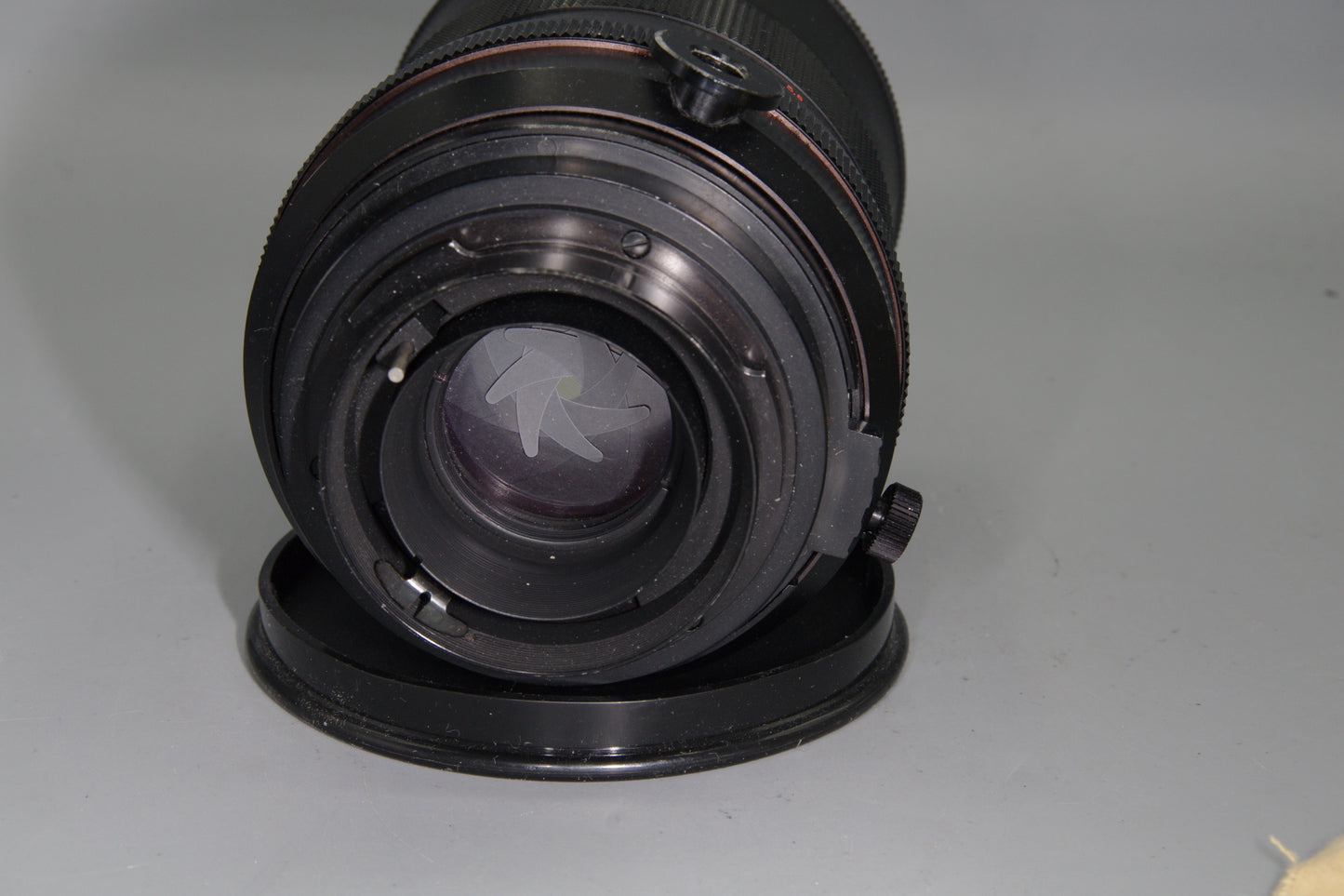 Carl Zeiss Jena Sonnar 180mm f/2.8 DDR – Pentacon Six Mount – VGC