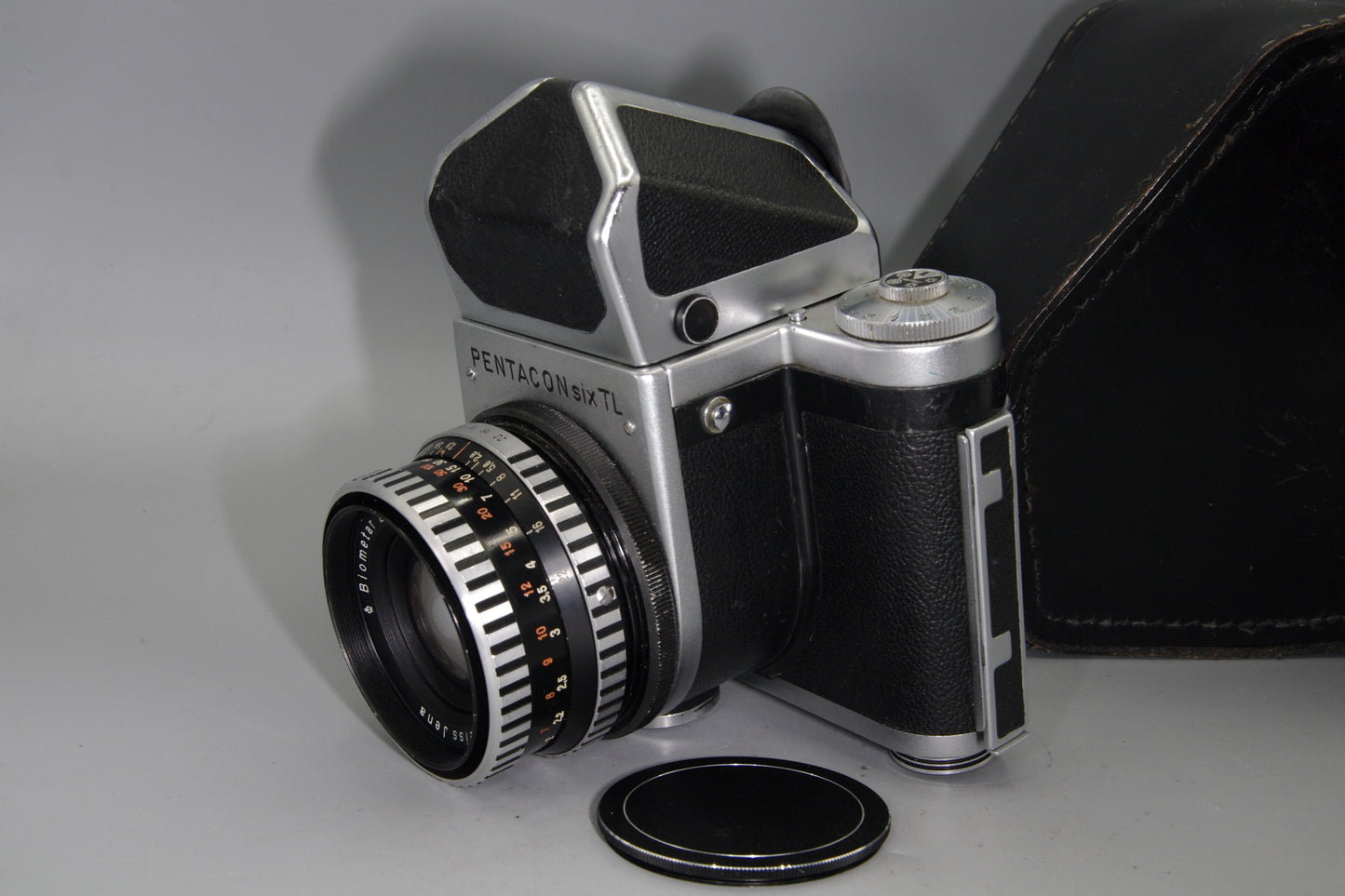 Pentacon SixTL Medium Format Camera with Carl Zeiss Jena Biometar 80mm f/2.8 Lens – Leather Case – Classic 6×6 SLR