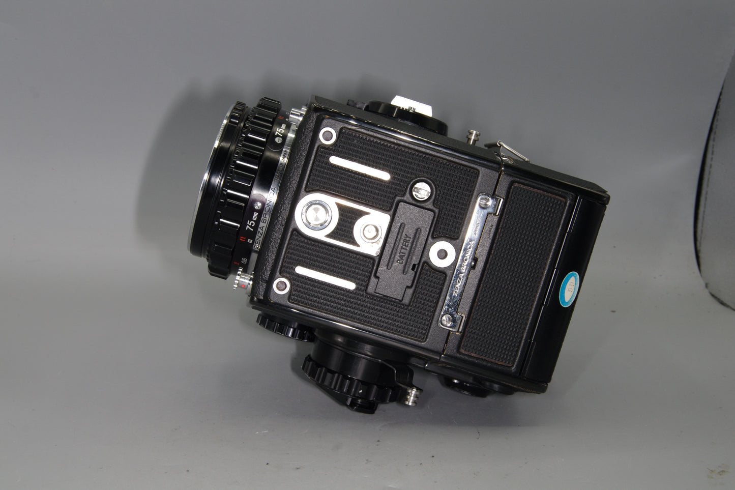 Bronica EC + Nikkor-P 75mm f/2.8 – 6×6 Medium Format SLR – Classic Combo