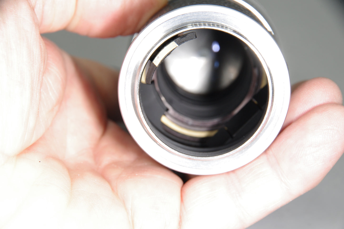 Leitz Hektor 135mm f/4.5 LTM Lens – Leica Screw Mount – 15-Blade Aperture – VGC