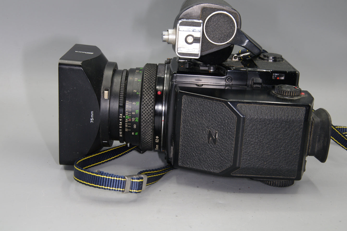 Zenza Bronica ETR-Si + 75mm f/2.8 E-II Lens + AE-II Finder + Grip – 645 MF Kit