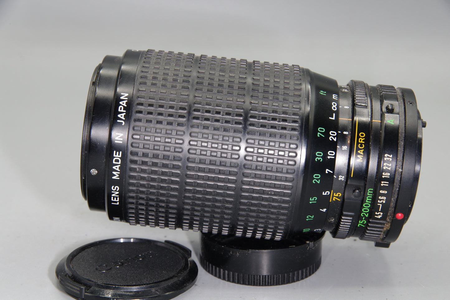 Canon FD 75–200mm f/4.5 Zoom Lens – Macro Mode – Vintage Telephoto