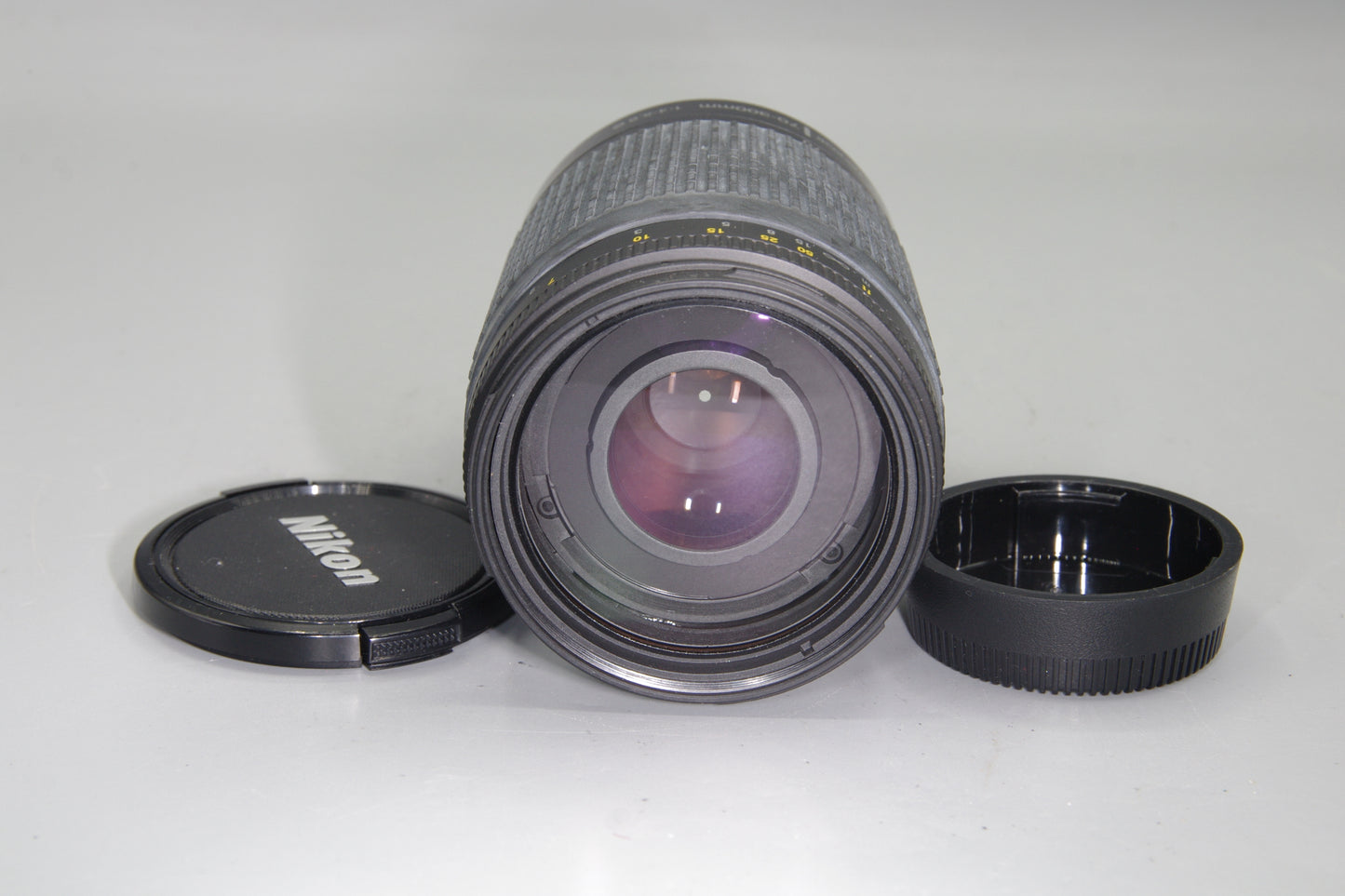 Nikon AF Nikkor 70–300mm f/4–5.6G Lens – FX Telephoto Zoom – Lightweight – MF/AF