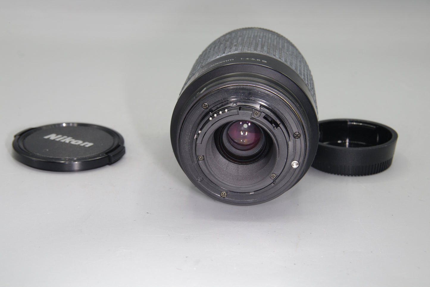 Nikon AF Nikkor 70–300mm f/4–5.6G Lens – FX Telephoto Zoom – Lightweight – MF/AF