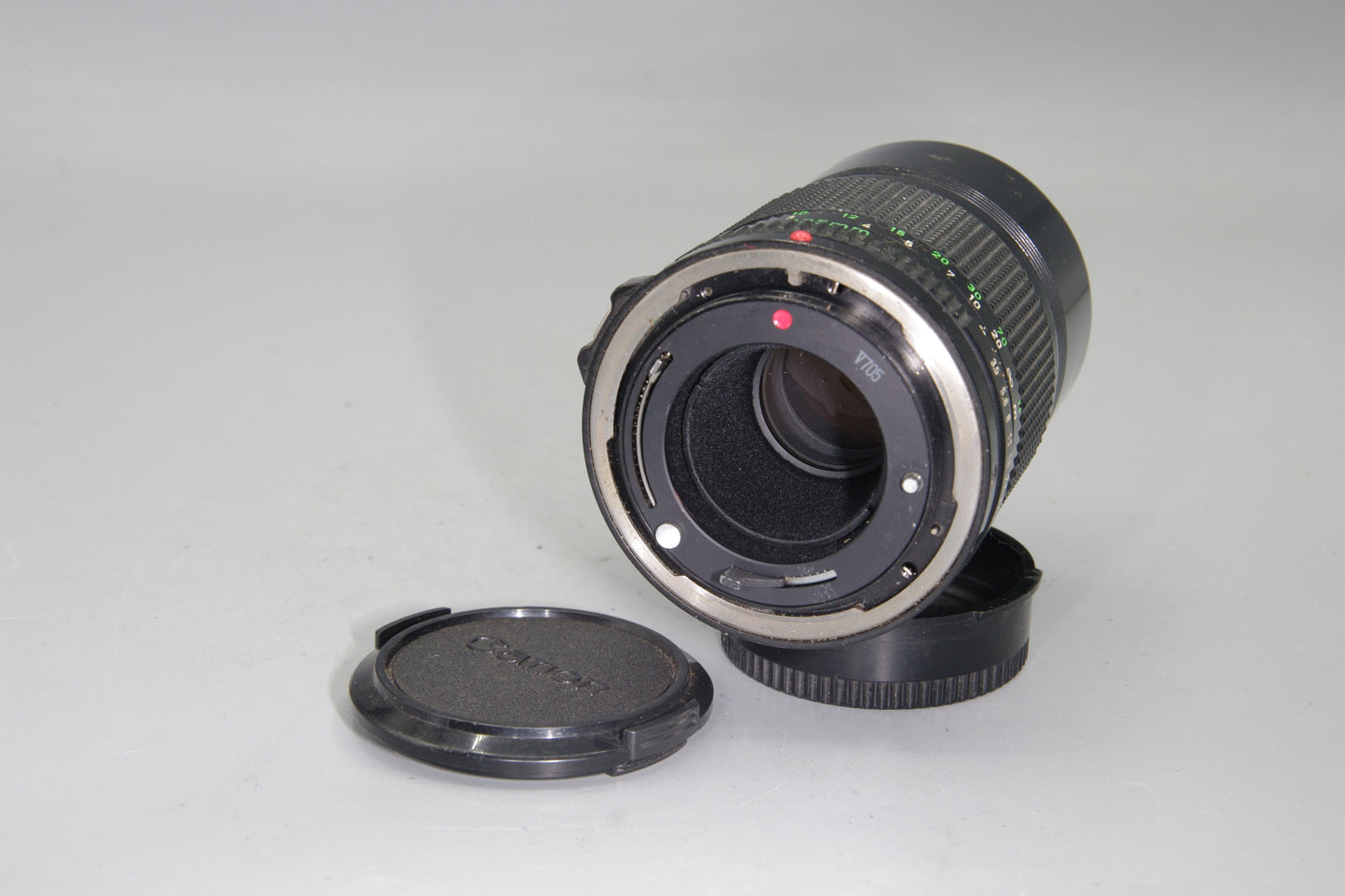 Canon FD 135mm f/3.5 – MF Telephoto Prime – FD Mount – Compact Vintage Lens