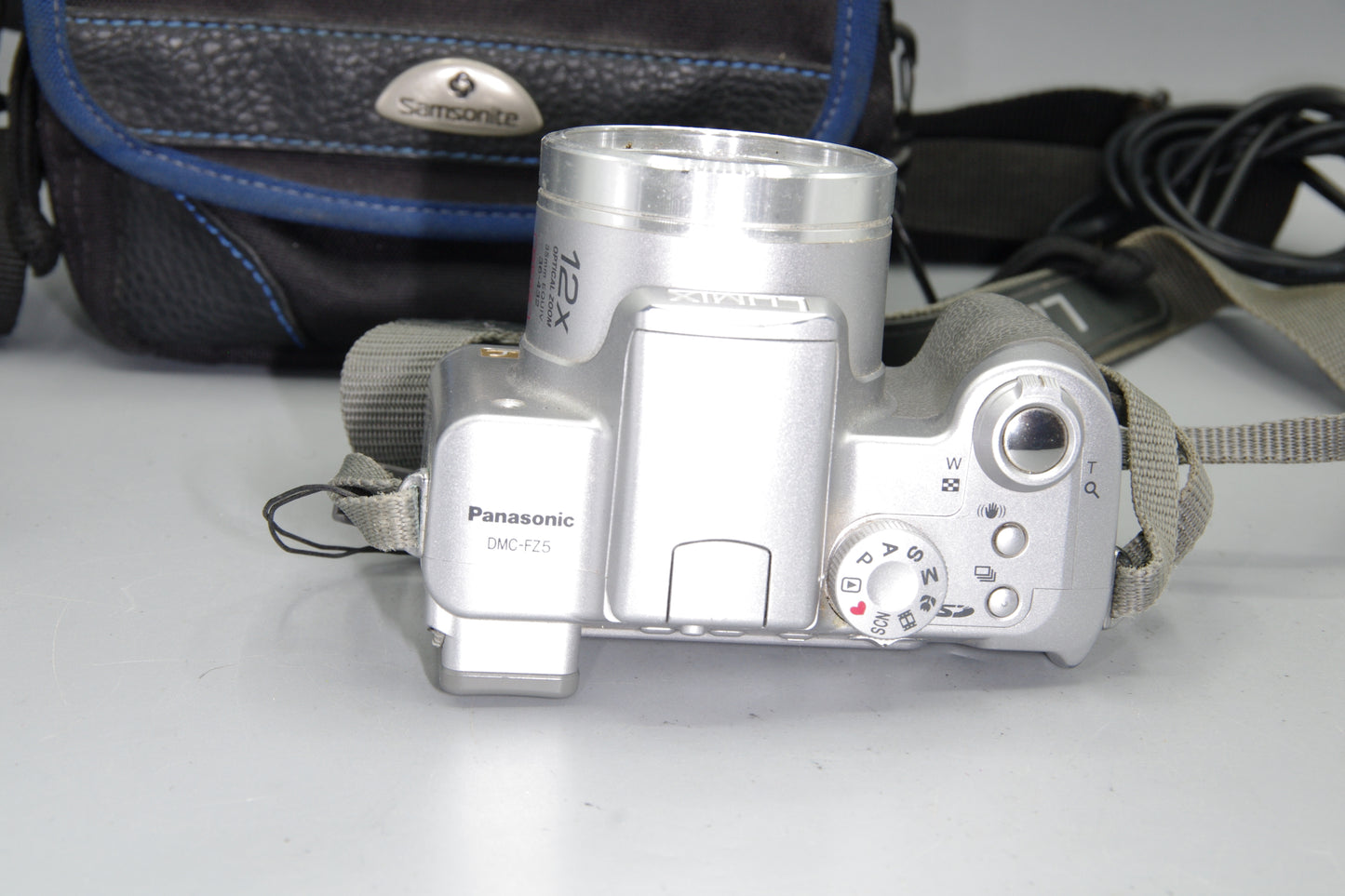 Panasonic Lumix DMC-FZ5 – 12x Leica Zoom – MEGA O.I.S. – Early Digital Classic