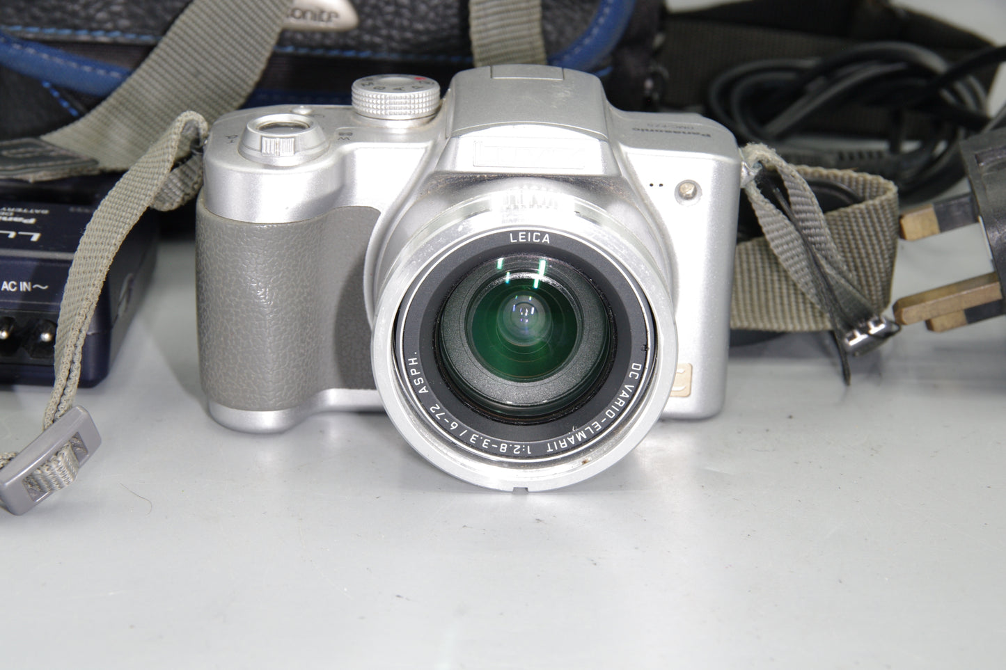 Panasonic Lumix DMC-FZ5 – 12x Leica Zoom – MEGA O.I.S. – Early Digital Classic