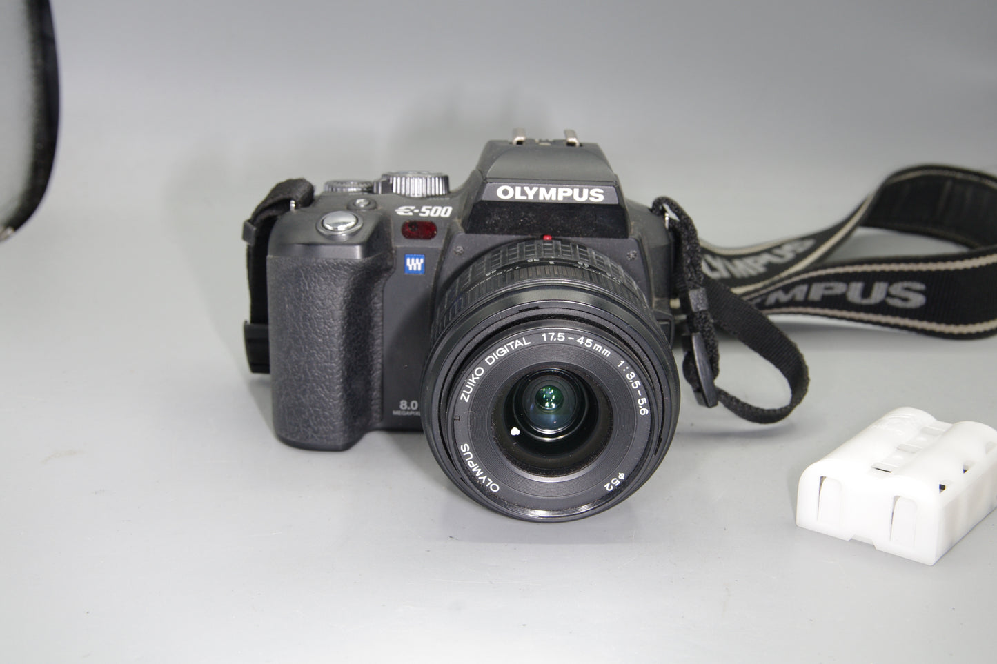 Olympus E-500 DSLR + 17.5–45mm Lens – Four Thirds – Low Shutter Count 4921