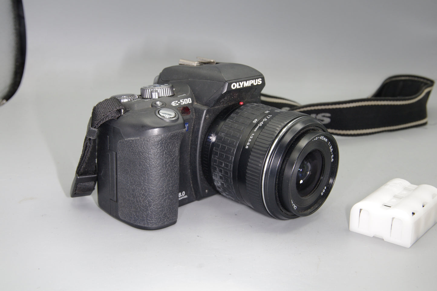 Olympus E-500 DSLR + 17.5–45mm Lens – Four Thirds – Low Shutter Count 4921