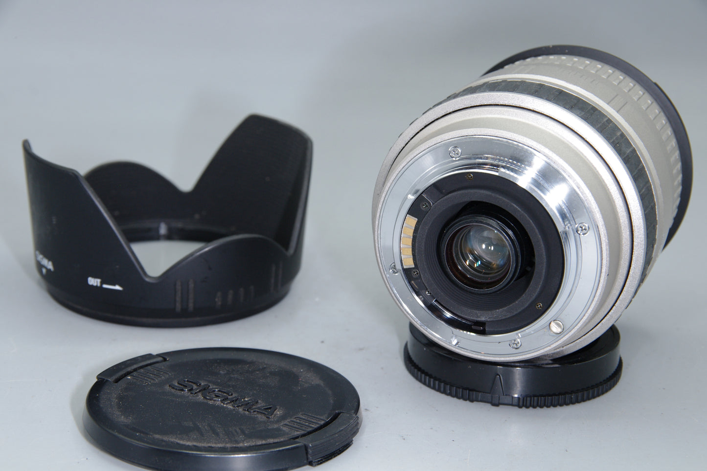 Sigma AF 28–200mm DL f/3.5–5.6 – Minolta A Mount – Excellent – Caps & Hood