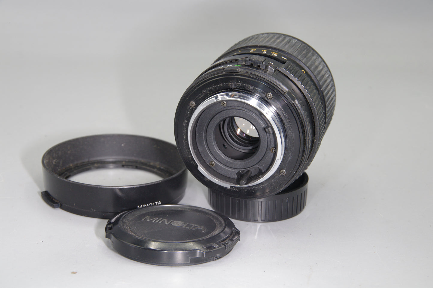 Minolta MD Zoom 35–70mm f/3.5 Lens – Minolta MD Mount – Caps, Hood, UV Filter
