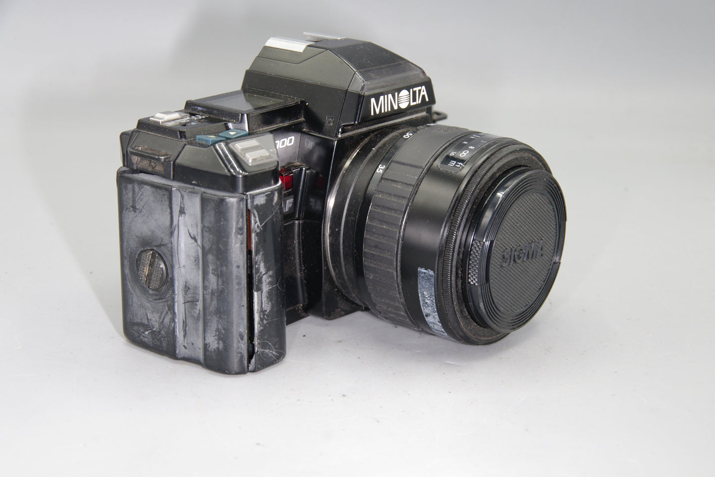 Minolta 7000 AF Film Camera + Sigma 35–70mm f/3.5–4.5 Lens- GWC