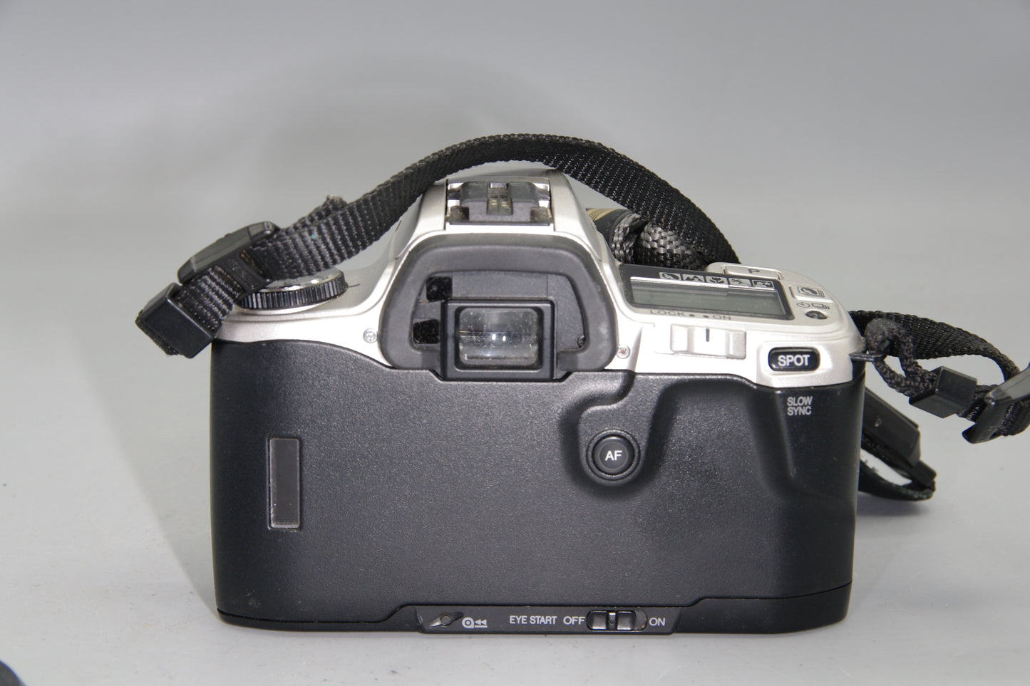 Minolta Dynax 500si Super 35mm SLR + 28–80mm f/3.5–5.6 AF Zoom Lens - EXC