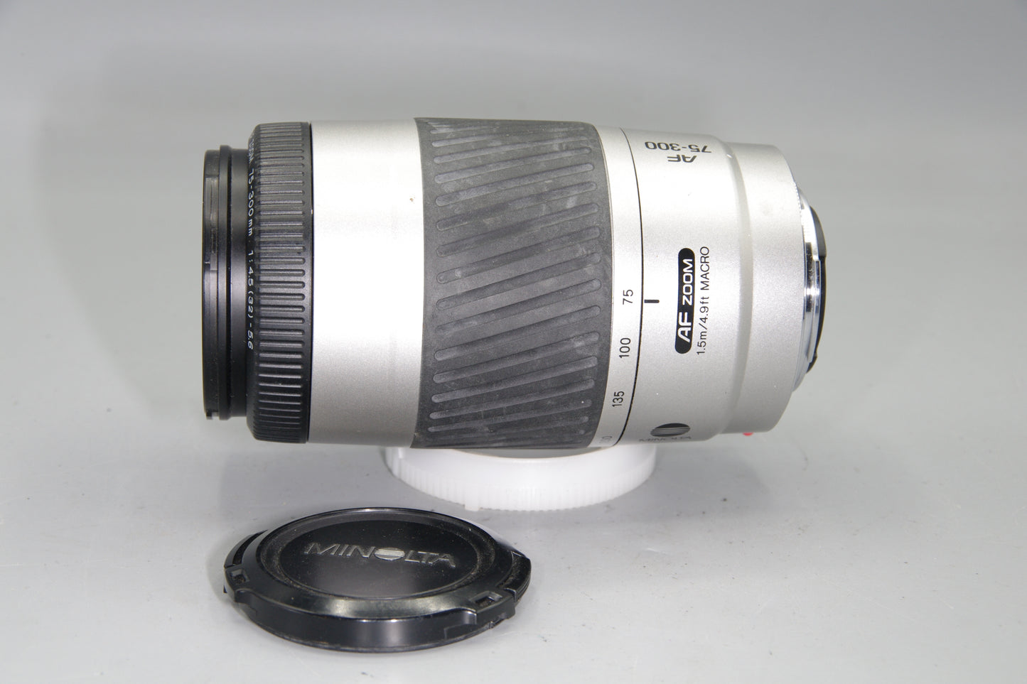 Minolta AF 75–300mm f/4.5–5.6 – A-Mount Telephoto Zoom – Big Beercan – Clean
