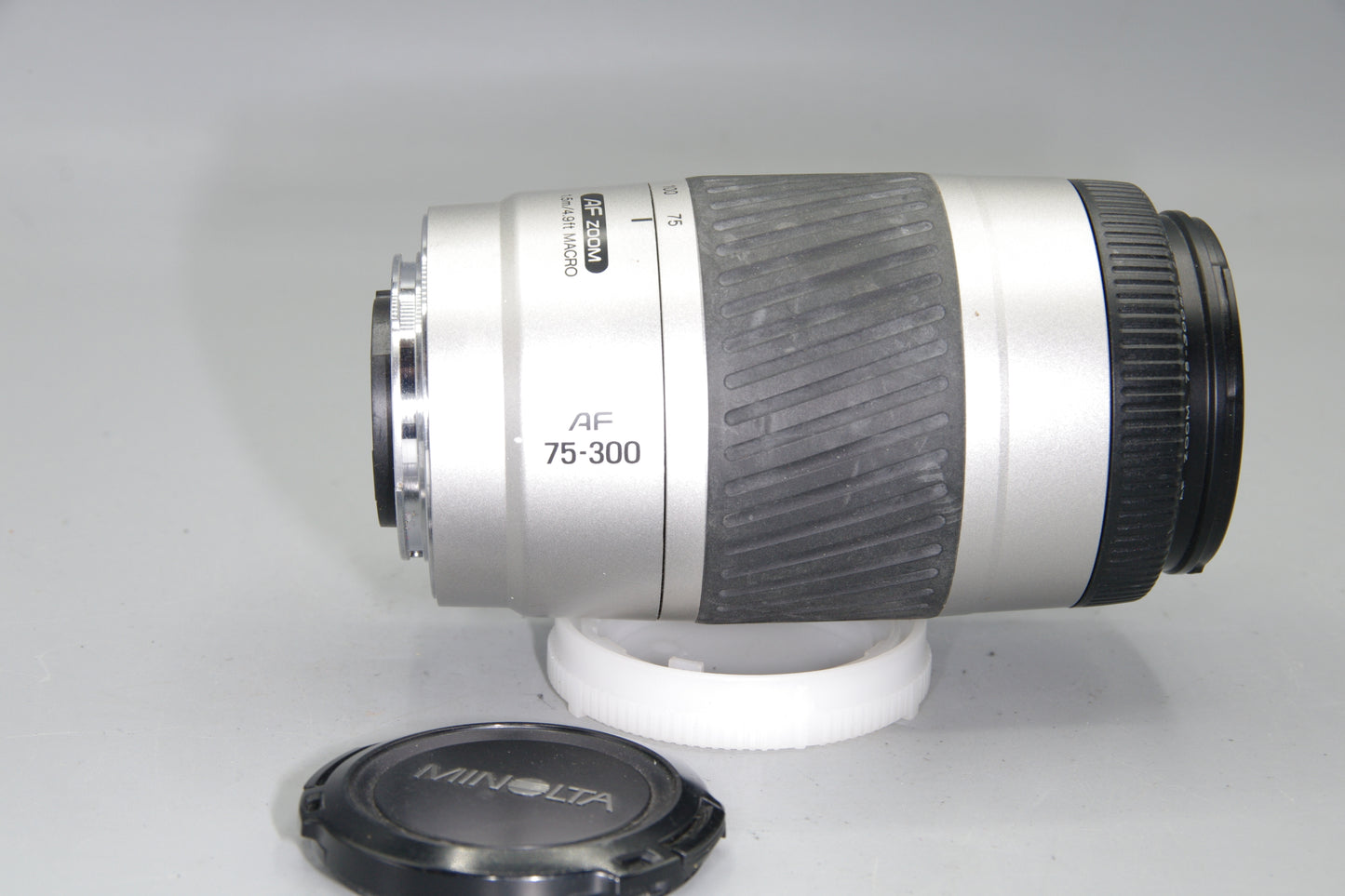 Minolta AF 75–300mm f/4.5–5.6 – A-Mount Telephoto Zoom – Big Beercan – Clean