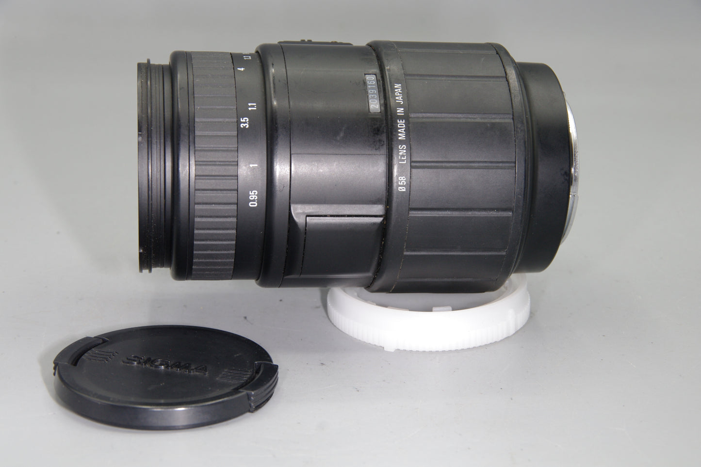Sigma 70–300mm f/4–5.6 DL Macro – Minolta A-Mount – Telephoto Zoom – Clean
