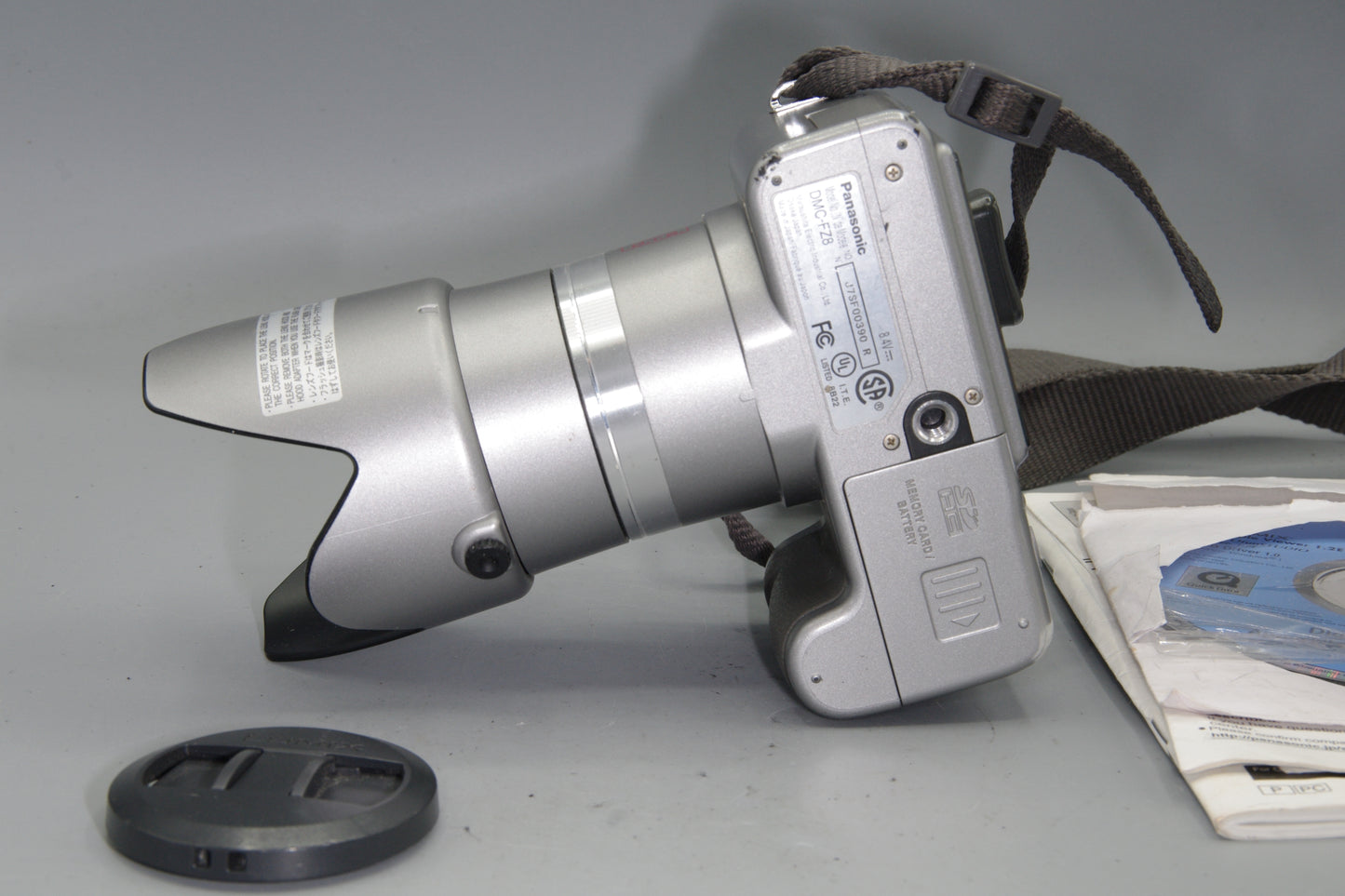 Panasonic Lumix DMC-FZ8 – 12x Zoom – Charger, Battery, Hood, Manual &Software