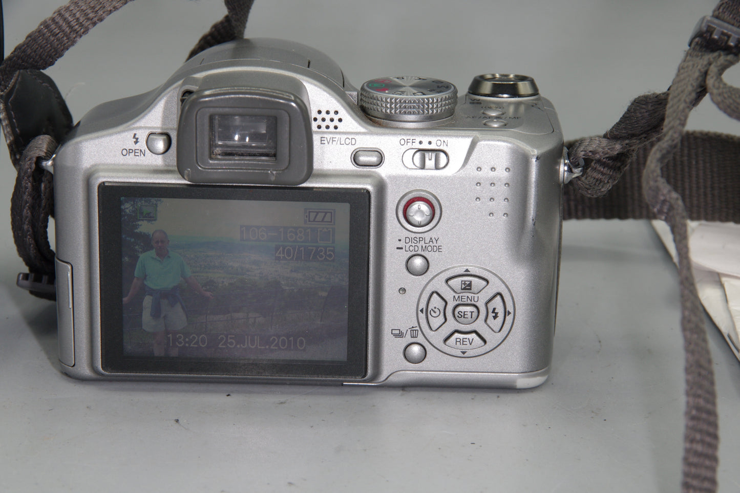 Panasonic Lumix DMC-FZ8 – 12x Zoom – Charger, Battery, Hood, Manual &Software