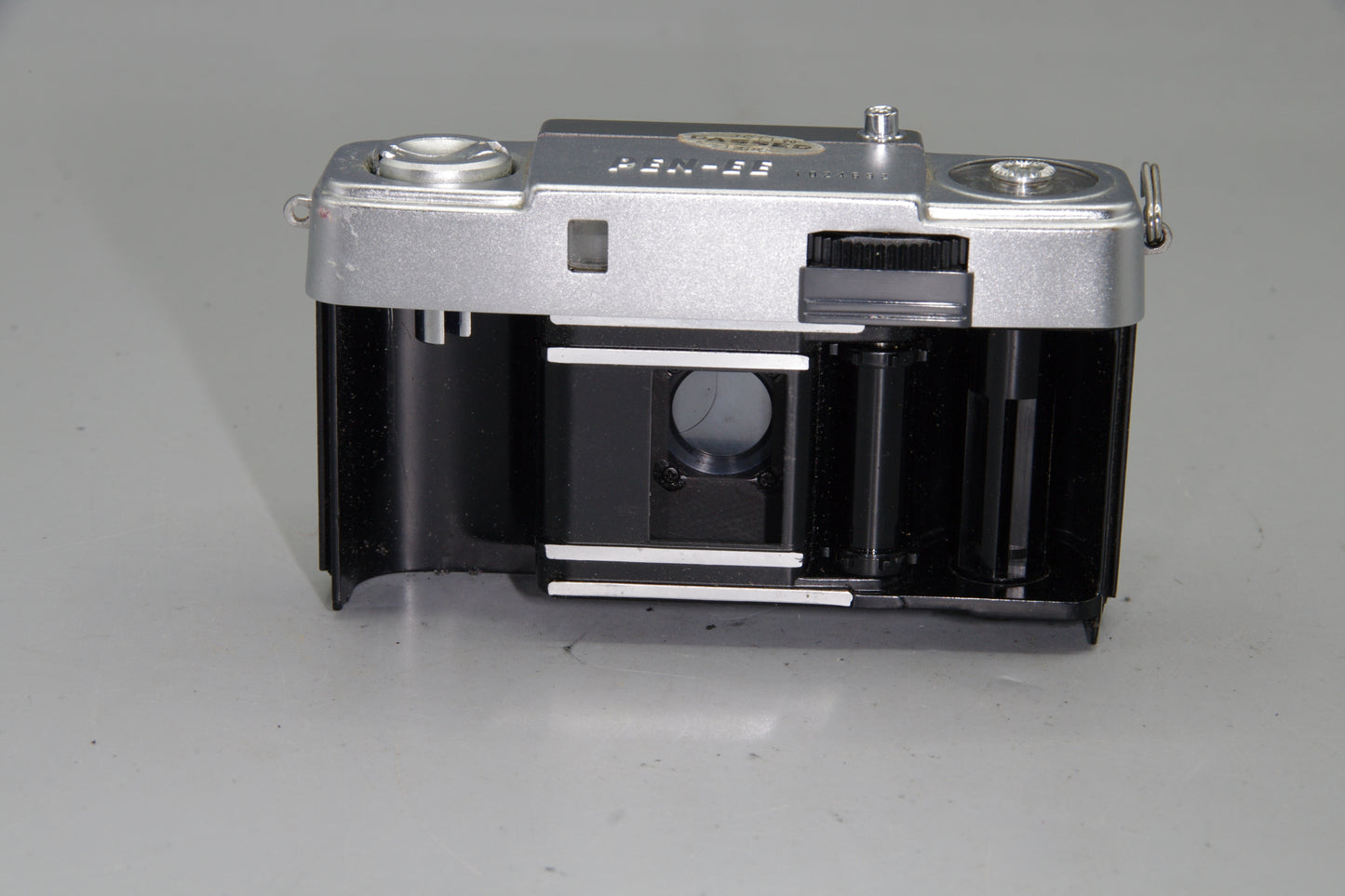 Olympus PEN-EE S Half-Frame 35mm Film Camera – Tested – Clean – Compact
