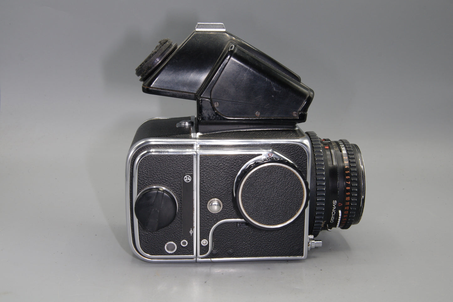 Hasselblad 500C Kit – Planar 80mm, Prism Finder, 120 Back – Needs Service