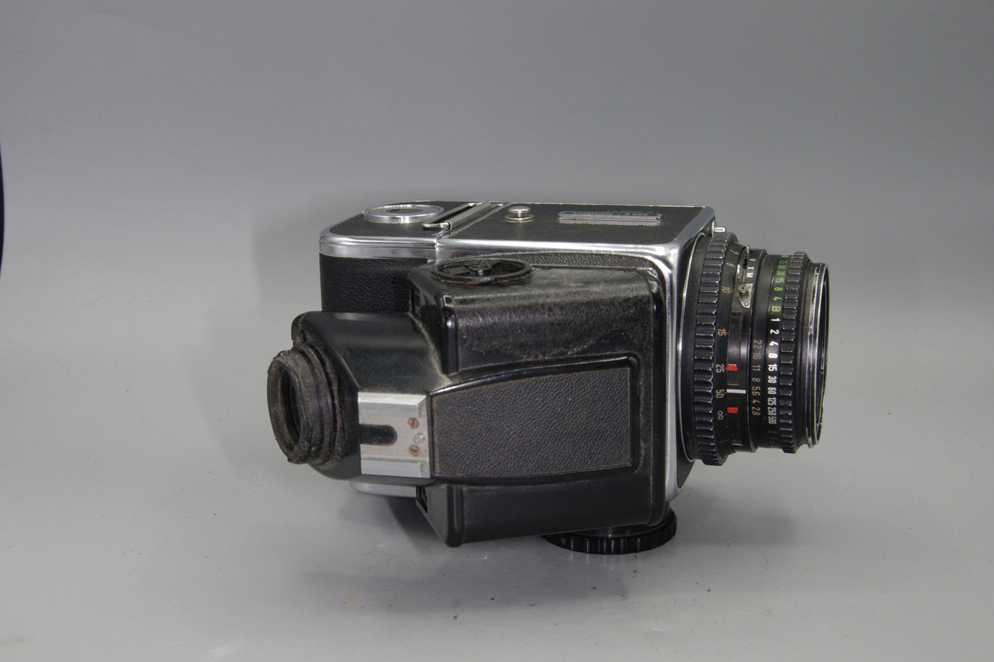 Hasselblad 500C Kit – Planar 80mm, Prism Finder, 120 Back – Needs Service