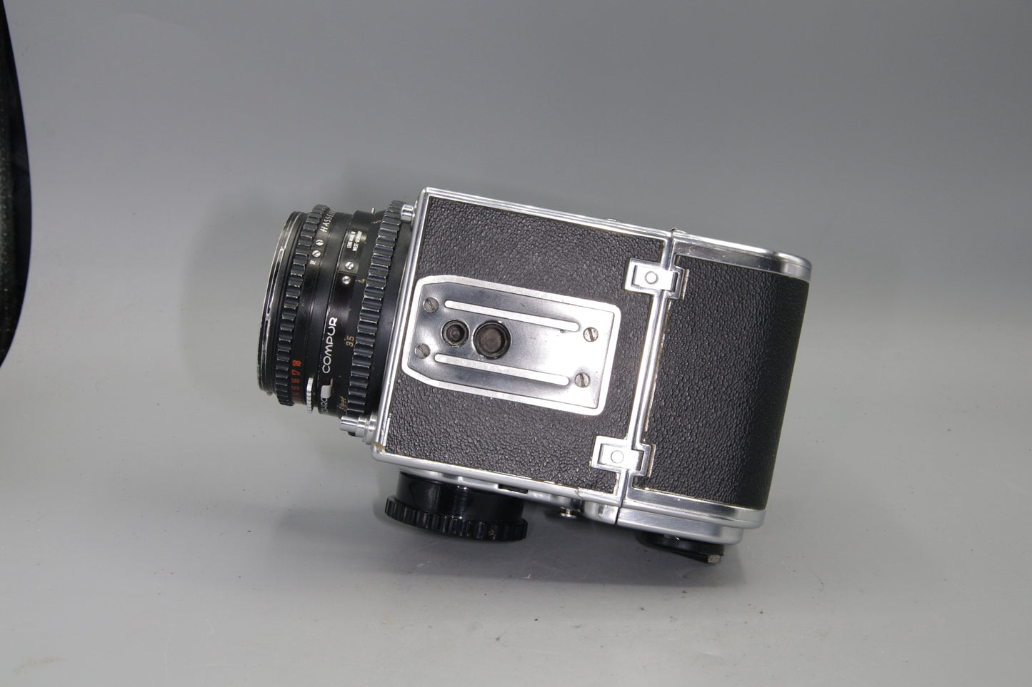 Hasselblad 500C Kit – Planar 80mm, Prism Finder, 120 Back – Needs Service