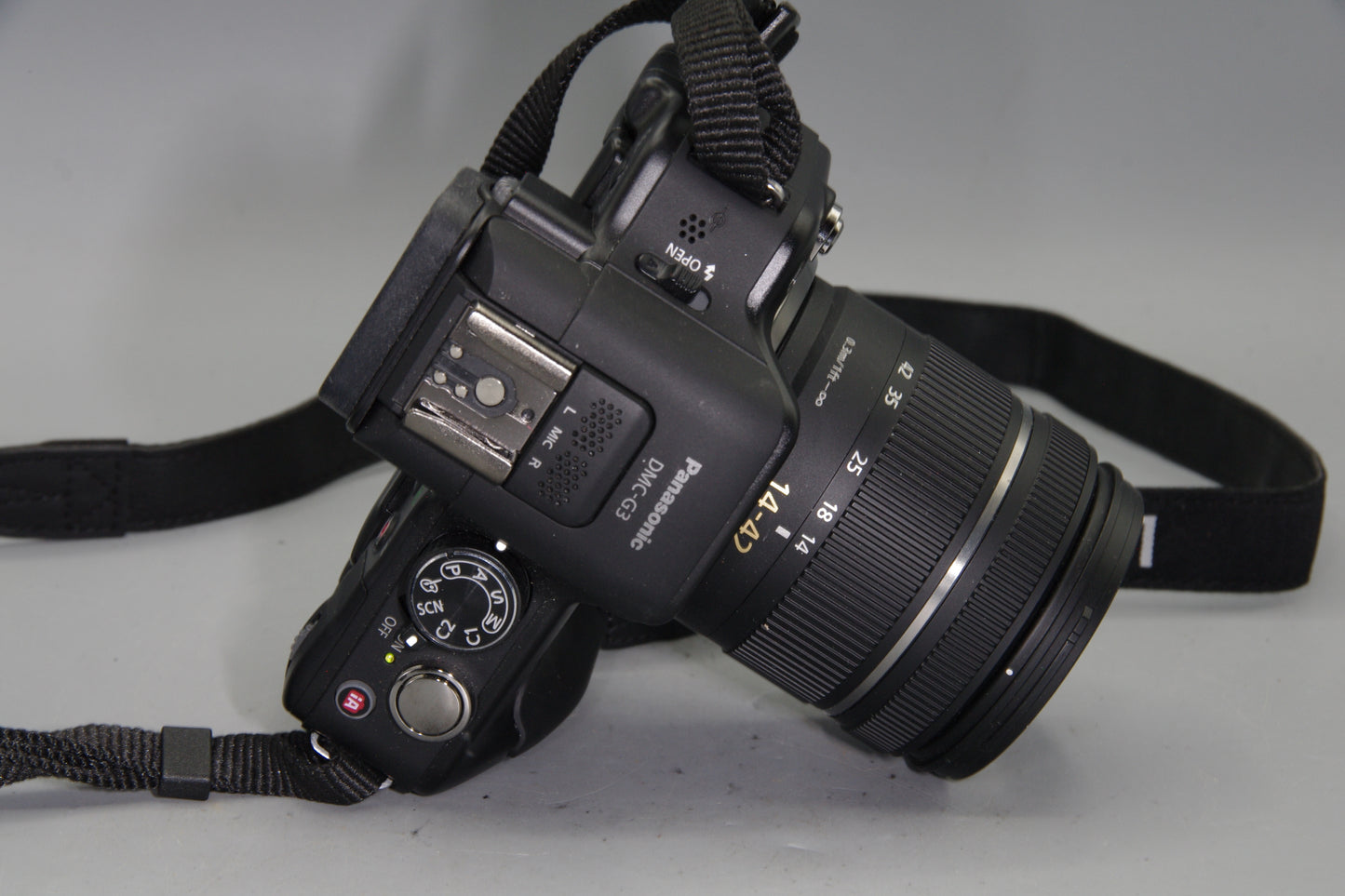 Panasonic Lumix DMC-G3 + 14–42mm Lens – Mint – S/C 298 – Micro Four Thirds