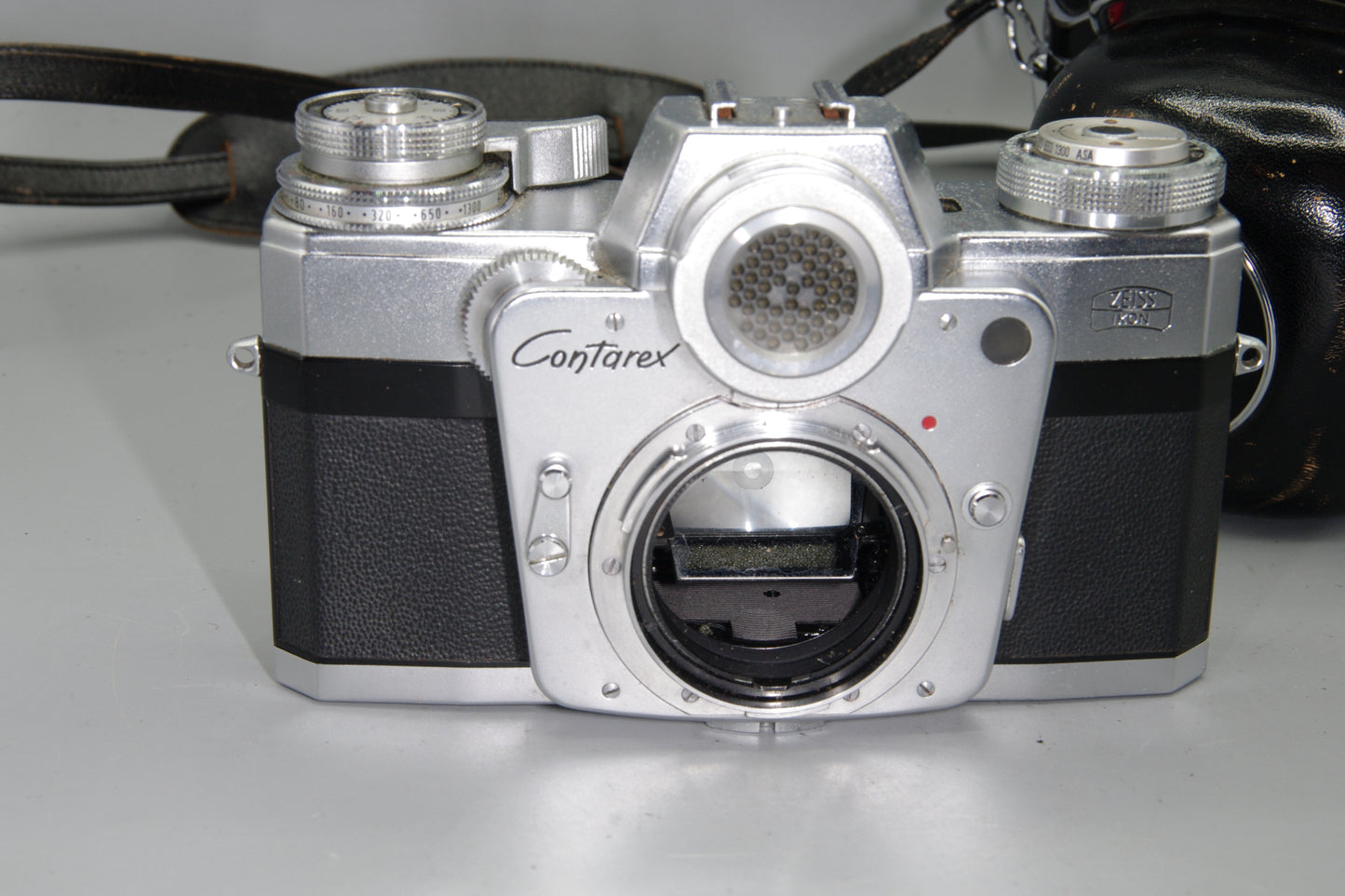 Zeiss Ikon Contarex Bullseye 35mm SLR Camera with Case – Good Condition
