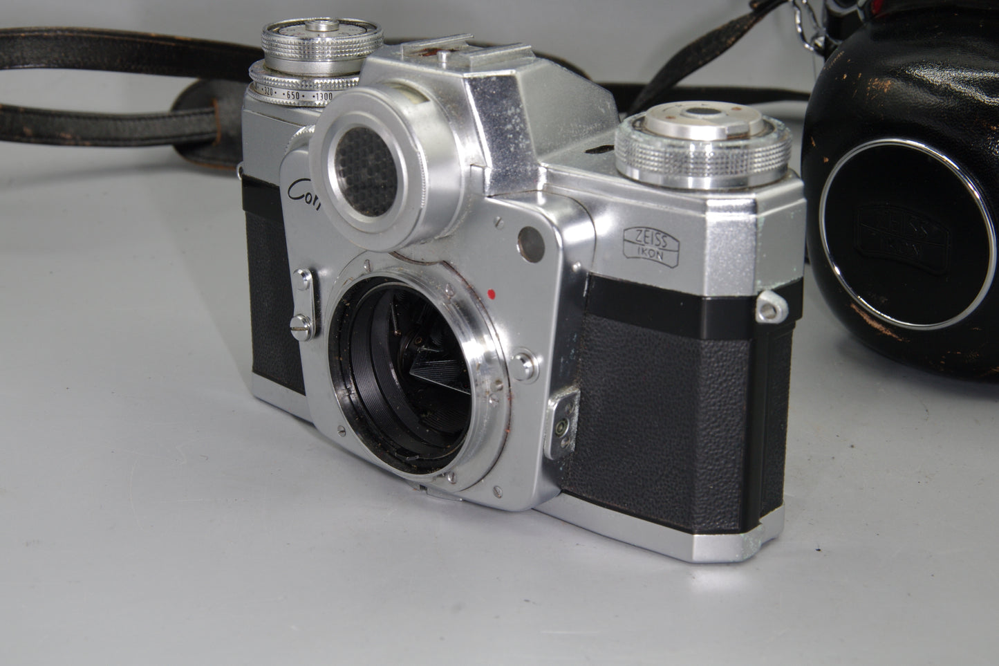 Zeiss Ikon Contarex Bullseye 35mm SLR Camera with Case – Good Condition
