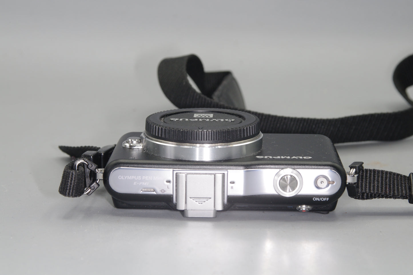 Olympus Pen Mini E-PM1 12.3MP M4/3 Digital Camera
