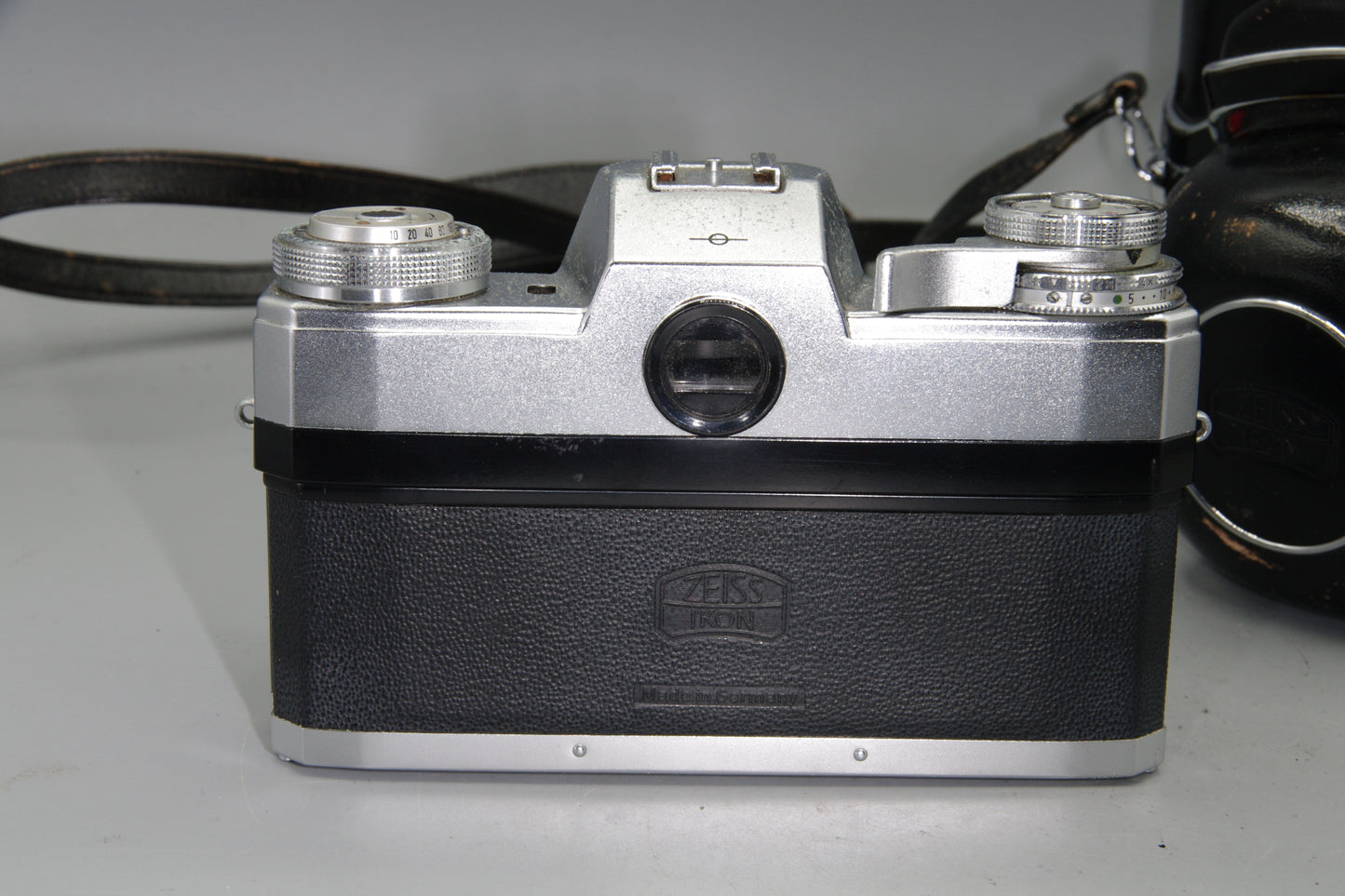 Zeiss Ikon Contarex Bullseye 35mm SLR Camera with Case – Good Condition