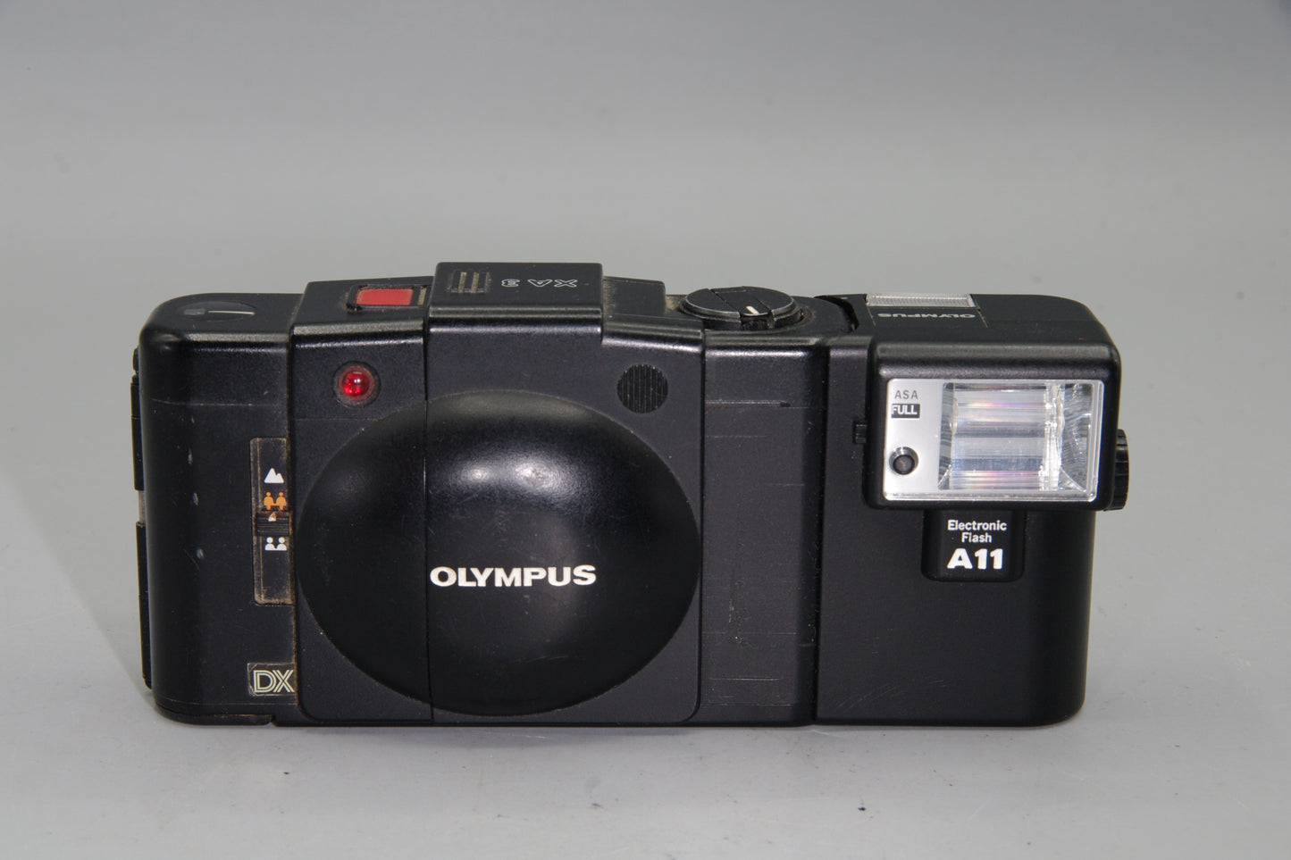 Olympus XA3 35mm Film Camera with DX Auto ISO – Compact Point and Shoot