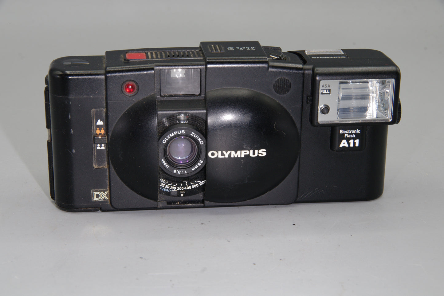 Olympus XA3 35mm Film Camera with DX Auto ISO – Compact Point and Shoot