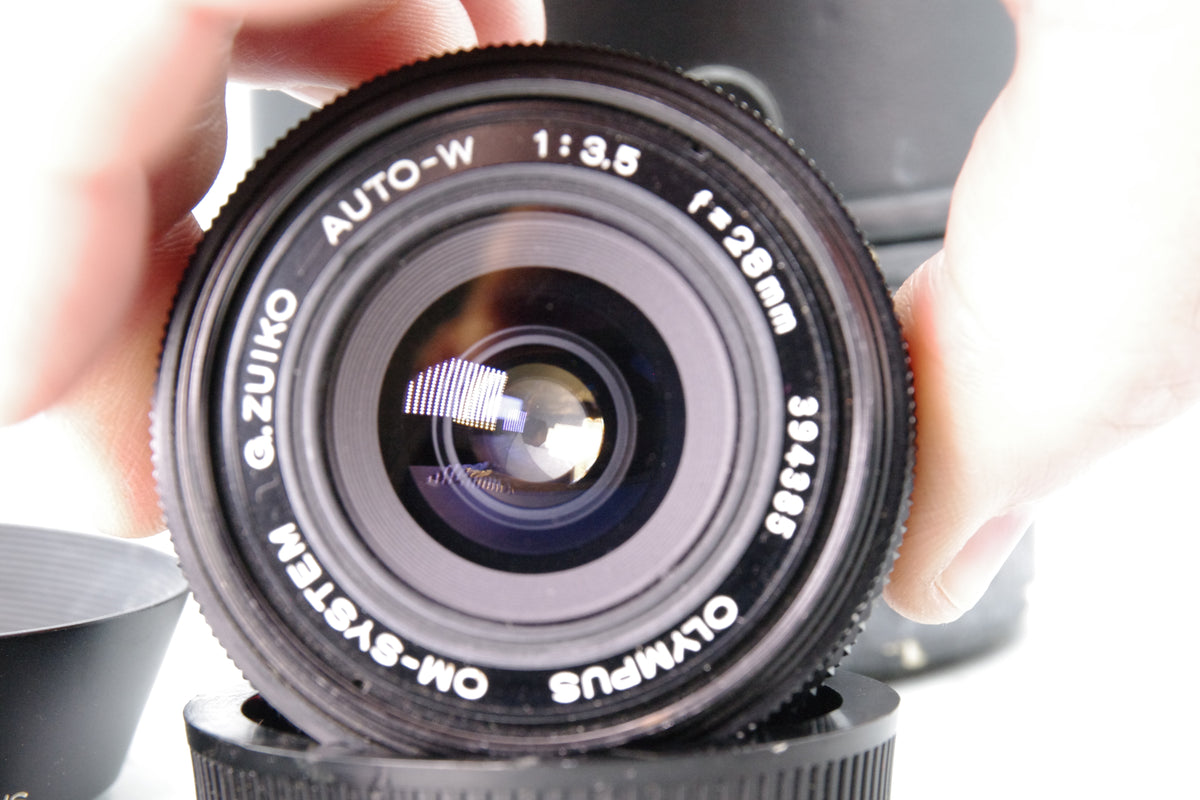 Olympus OM G.Zuiko Auto-W 28mm f3.5 Wide Angle Prime Lens Excellent Case&Hood