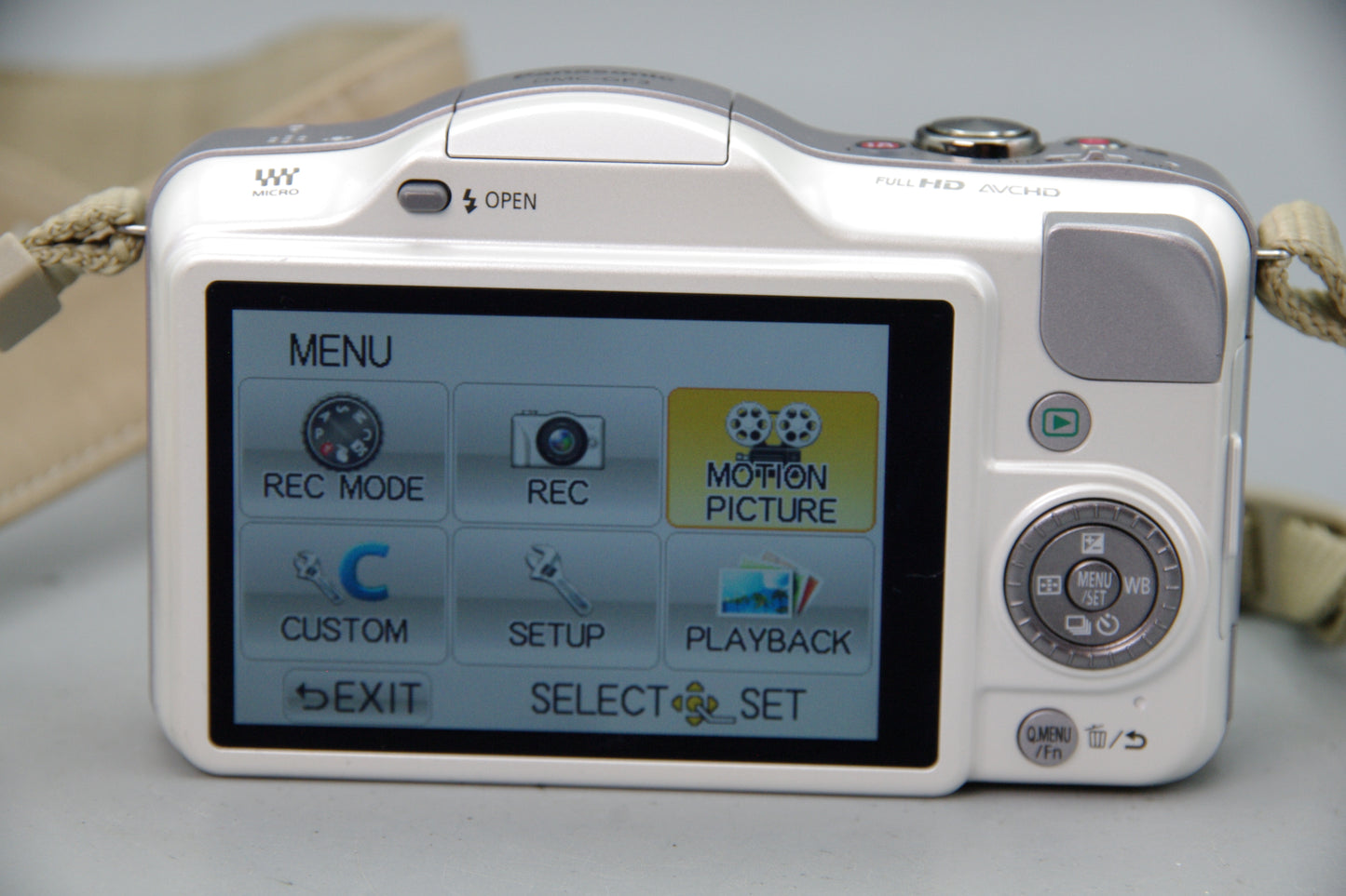 Panasonic Lumix DMC‑GF3 12MP Body in White with Charger – Excellent Condition