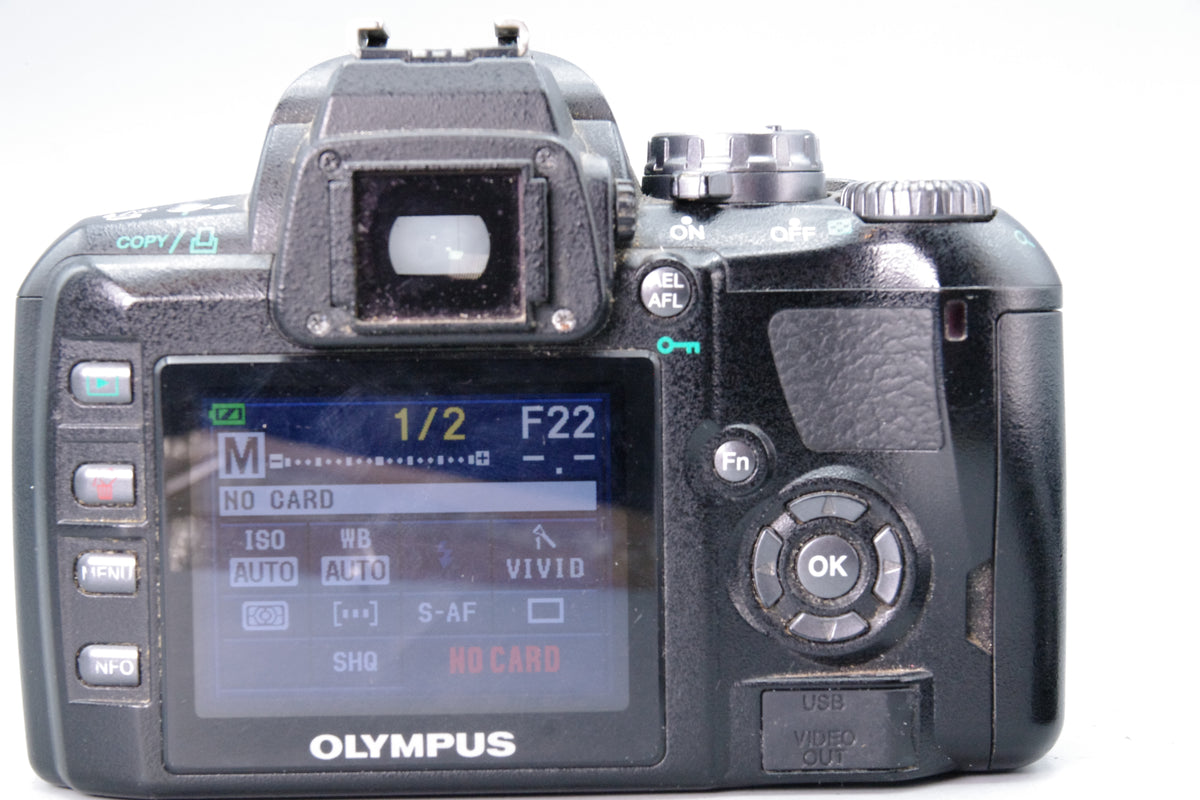 Olympus E-400 DSLR Camera Kit with Zuiko 14-42mm Lens and BCS-1 Charger