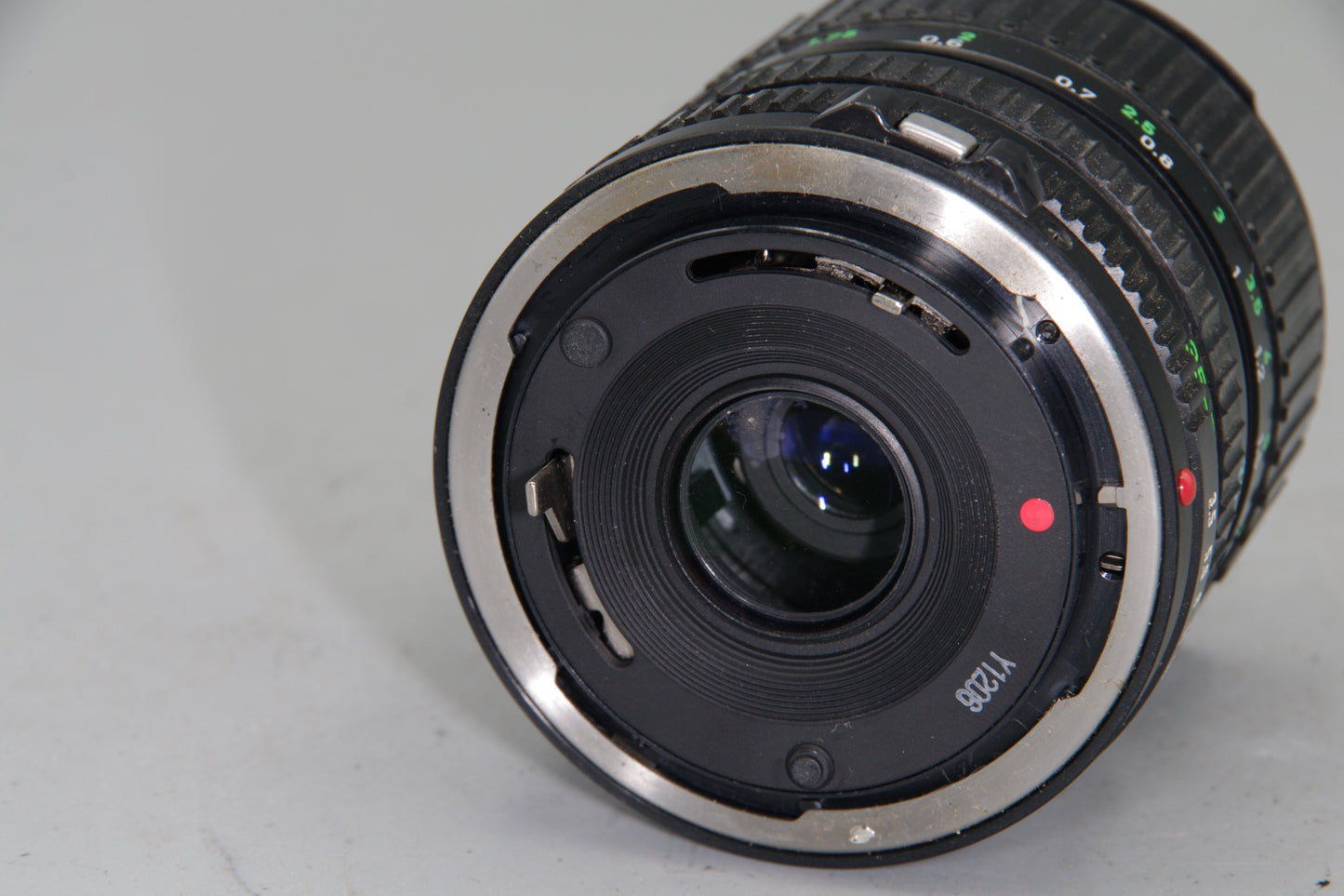 Canon FD 35–70mm f/3.5–4.5 Zoom Lens – Compact, Versatile & Sharp – Minor Fungus