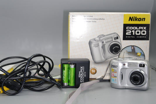 Boxed Nikon Coolpix 2100 2.0MP 3x Digital Compact Camera with CF - Excellent