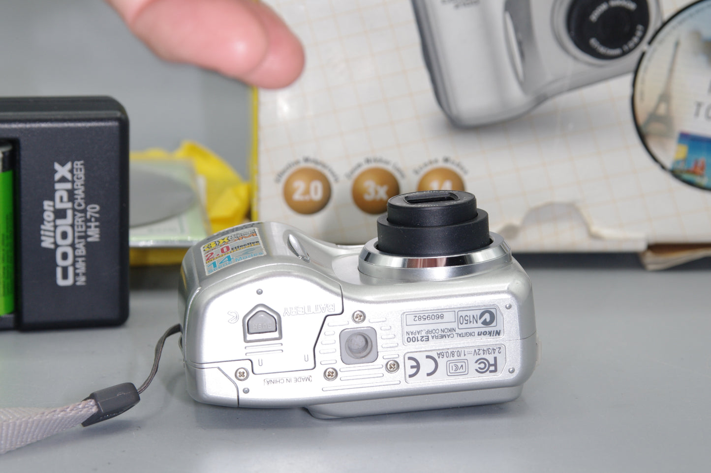 Boxed Nikon Coolpix 2100 2.0MP 3x Digital Compact Camera with CF - Excellent