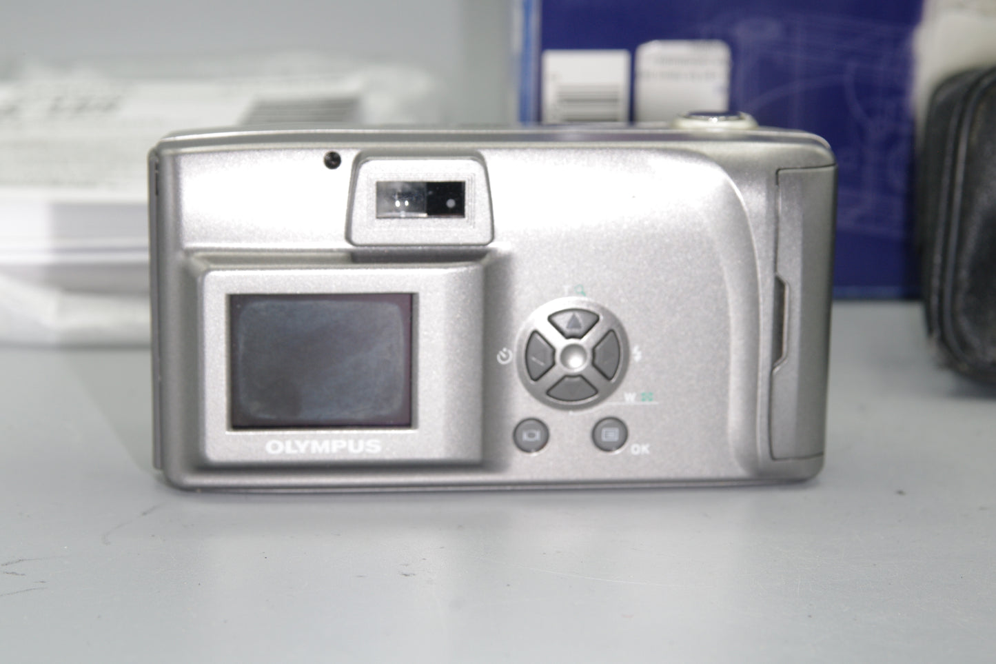 Olympus C-120 2.0MP Vintage Compact Digital Camera - Boxed with Case