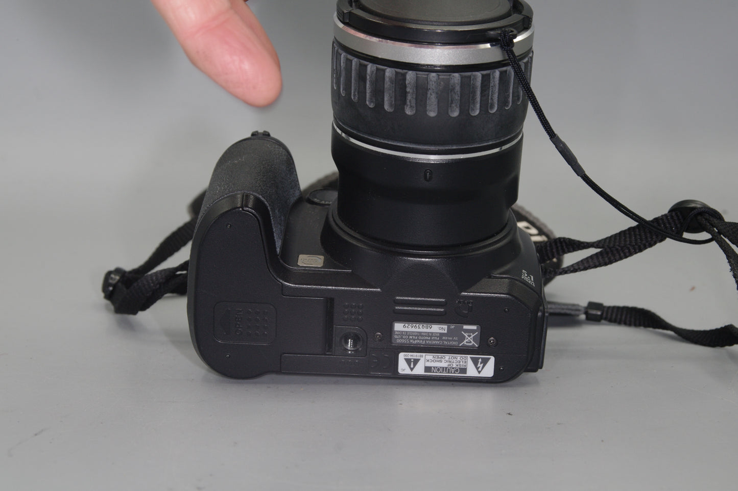 Fujifilm FinePix S Series S5600 5.1MP Digital Camera (AA Batteries)