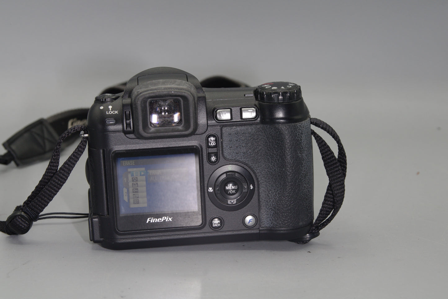 Fujifilm FinePix S Series S5600 5.1MP Digital Camera (AA Batteries)